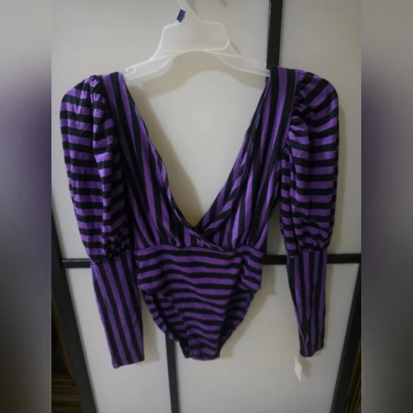 NEW CUTEST STRIPED BODY SUIT SIZE MEDIUM - Picture 1 of 4